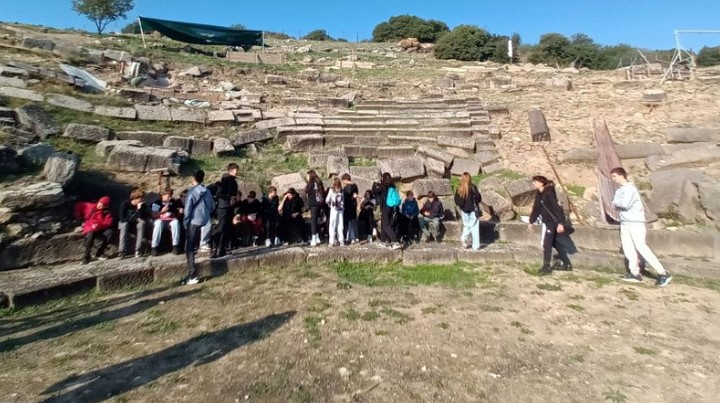 Οι μαθητές του Γυμνασίου Πτελεού παρουσιάζουν την εργασίας τους για το θέατρο Φθιωτίδων Θηβών