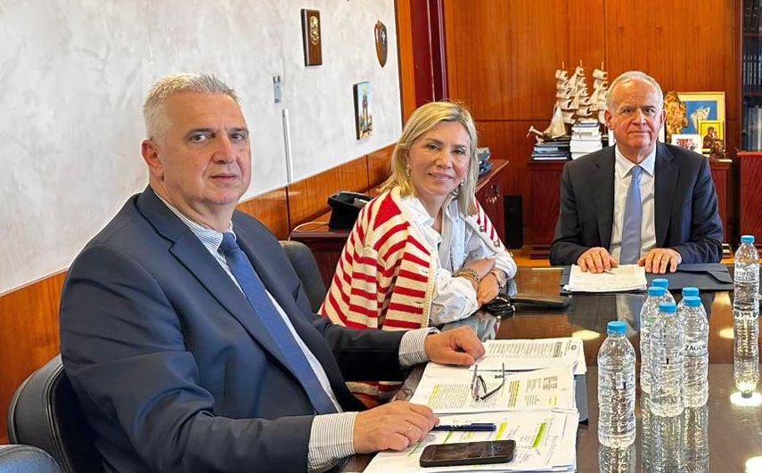 H Ζ. Μακρή σε συνάντηση με τον Γ. Λαμπρόπουλο για τις φυλακές Κασσαβέτειας