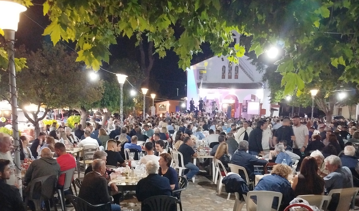 Πάνω από χίλια άτομα στο πανηγύρι της Αγίας Τριάδας!