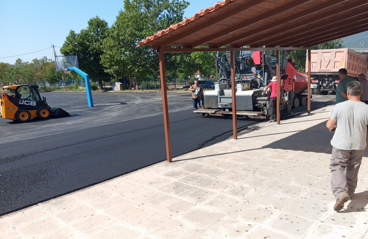 Εργασίες στον προαύλιο χώρο του Γυμνασίου-Λυκείου Σούρπης