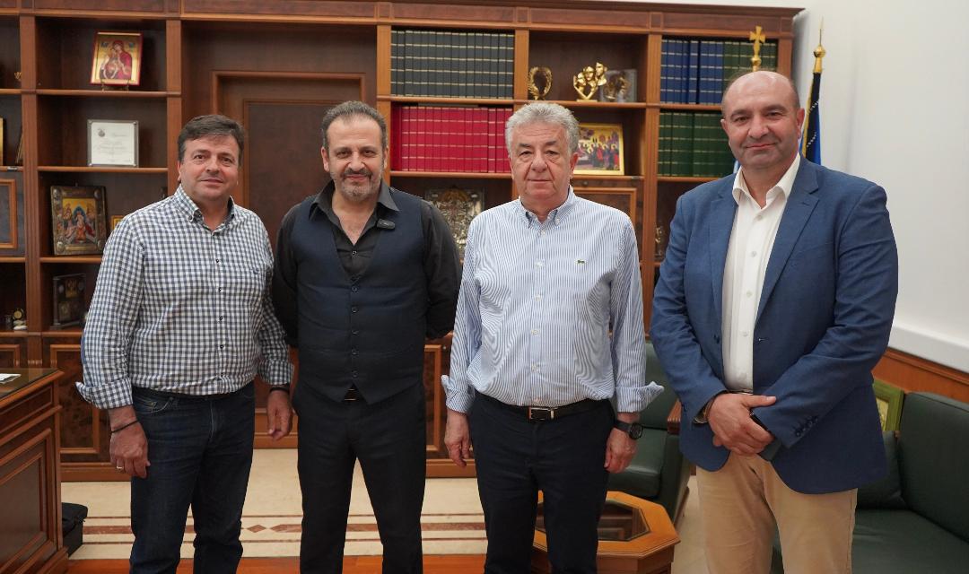 Ο πρόεδρος του Πανελλήνιου Δικτύου ΔΙΚΕΠΡΕ Ευθύμιος Ζιγγιρίδης στον Περιφερειάρχη Κρήτης