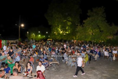 Με λαμπρότητα ο εορτασμός της Αγίας Κυριακής στις Μικροθήβες – “Πλημμύρισε” από κόσμο η πλατεία για το πανηγύρι!
