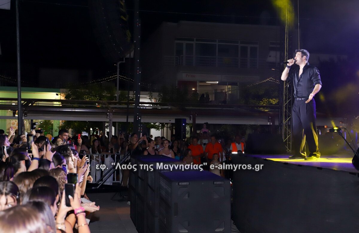 Αγόρια και κορίτσια κάθε ηλικίας τραγούδησαν μαζί με τον Γιώργο Κακοσαίο – φωτορεπορτάζ