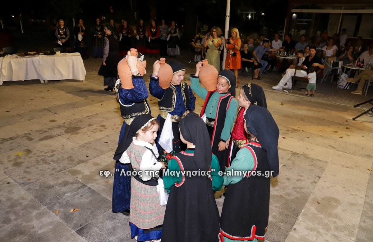 Τα παιδιά του Λαογραφικού Συλλόγου Βλάχων έκλεψαν την παράσταση!