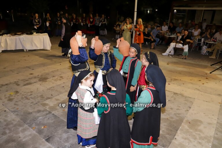 Τα παιδιά του Λαογραφικού Συλλόγου Βλάχων έκλεψαν την παράσταση!
