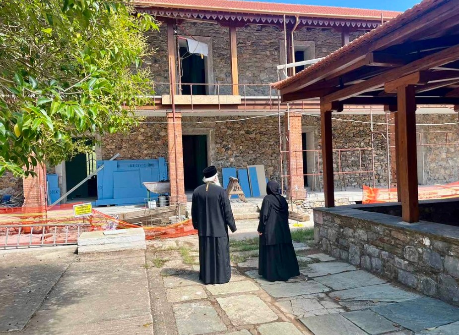 Στην Παλαιά Μονή Κάτω Ξενιάς ο Μητροπολίτης, ενημερώθηκε για τις εργασίες αναστήλωσης