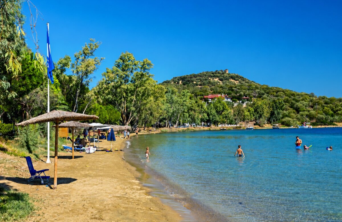 Οι «Γαλάζιες Σημαίες» κυματίζουν και φέτος στις 6 βραβευμένες παραλίες του Δήμου Αλμυρού