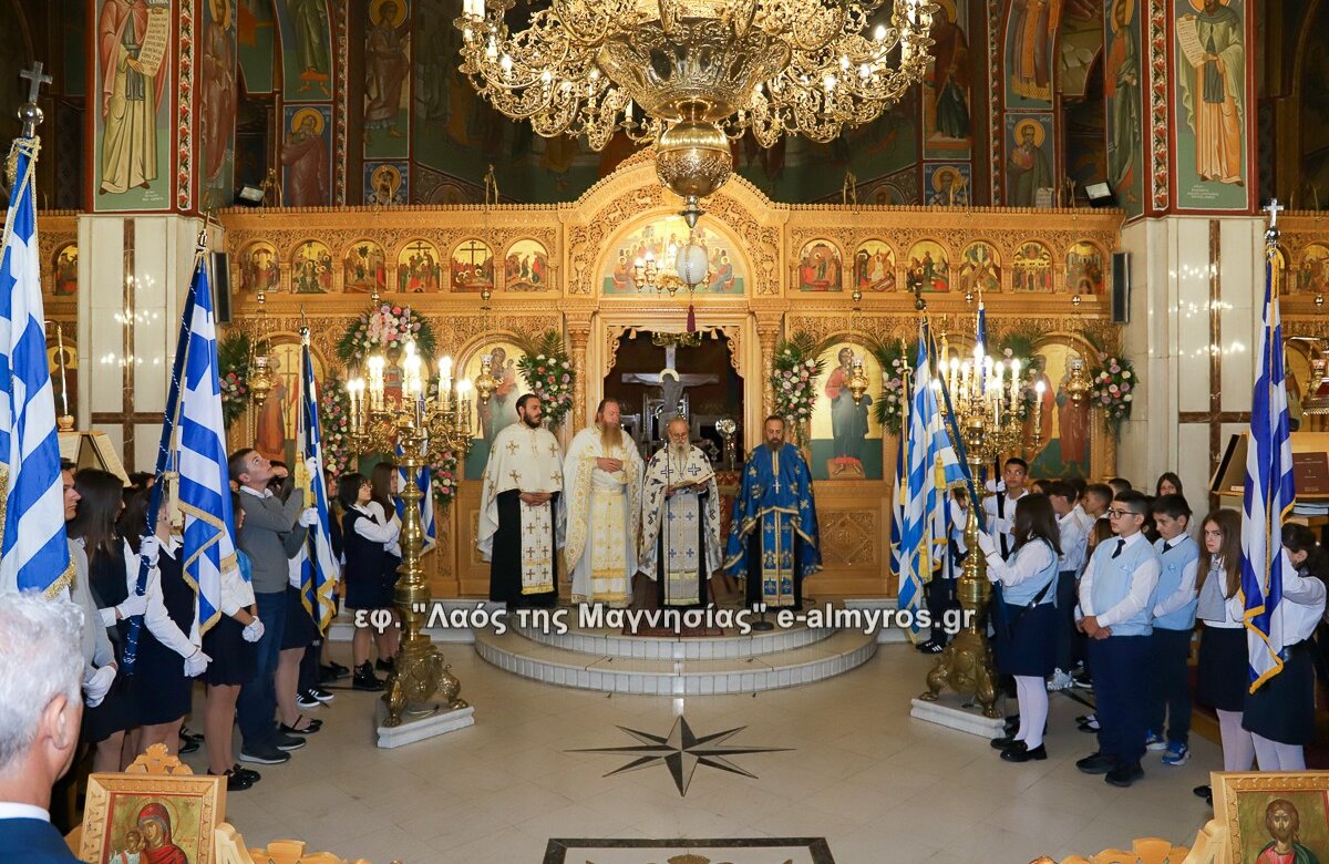 Αψήφησαν τη βροχή πολίτες και εκπρόσωποι φορέων – Οι εορτασμοί της 28ης Οκτωβρίου στον Αλμυρό